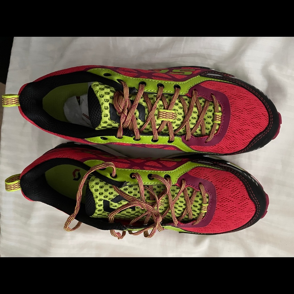 Scott women’s trail running sneakers